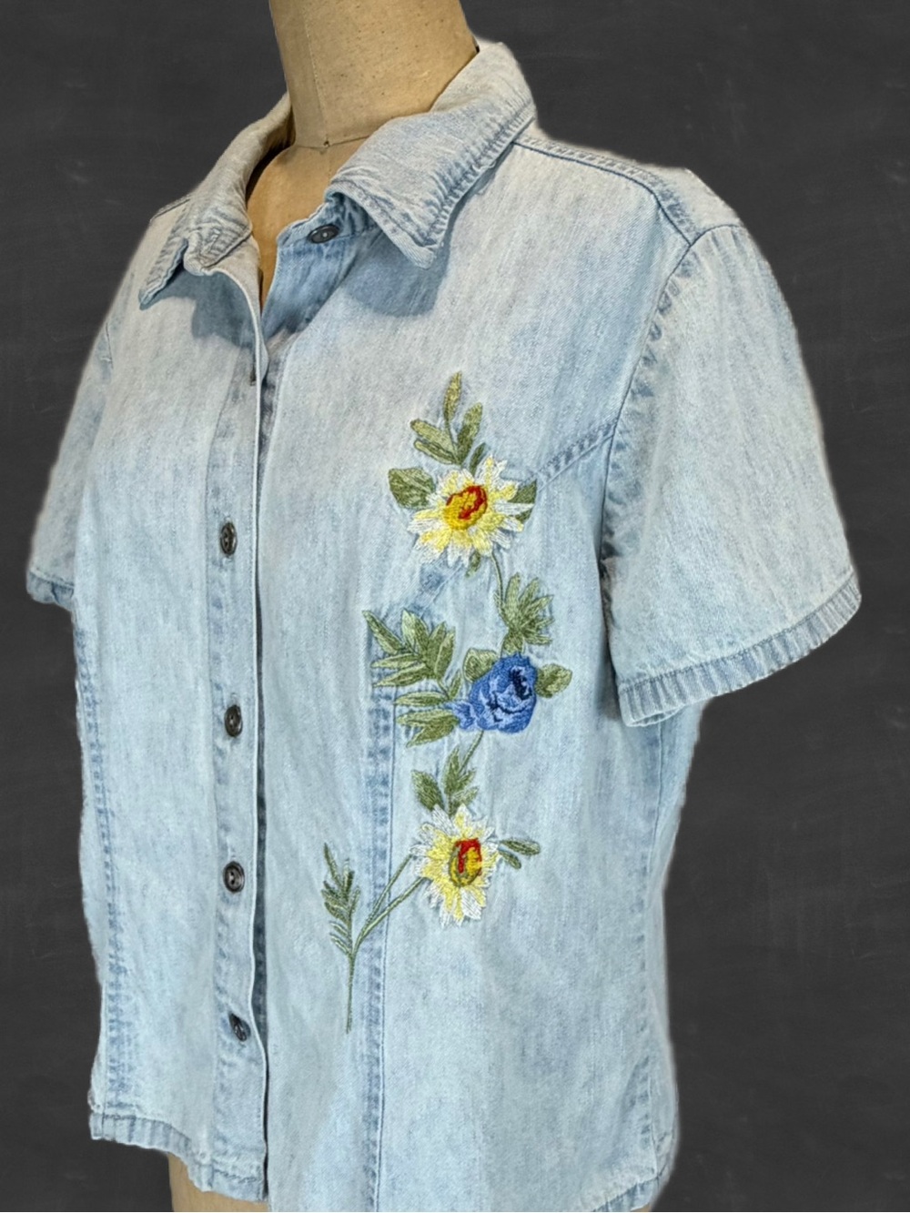 VINTAGE 90s wildflower embroidered shirt cotton denim button down short sleeve